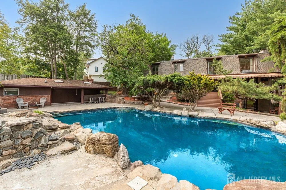 403 New Dover Road Colonia, NJ 07067