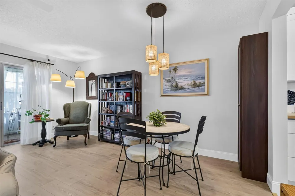 709 Lori Drive #211 Palm Springs, FL 33461