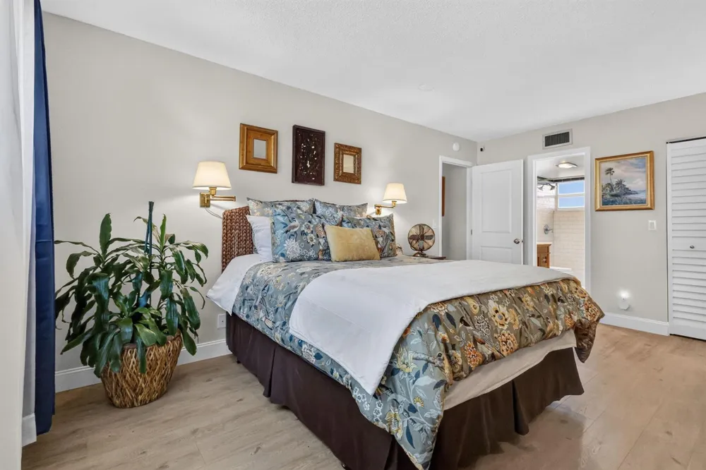 709 Lori Drive #211 Palm Springs, FL 33461