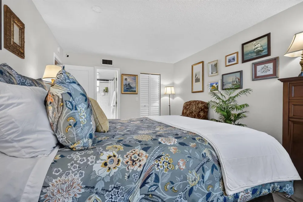 709 Lori Drive #211 Palm Springs, FL 33461