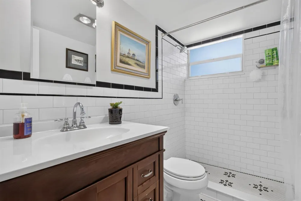 709 Lori Drive #211 Palm Springs, FL 33461