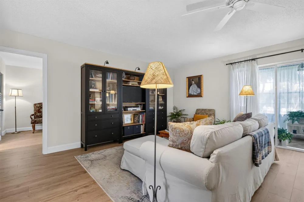 709 Lori Drive #211 Palm Springs, FL 33461