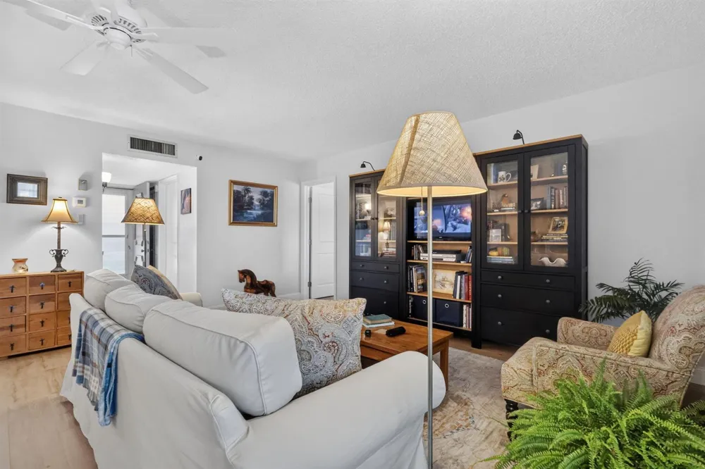 709 Lori Drive #211 Palm Springs, FL 33461