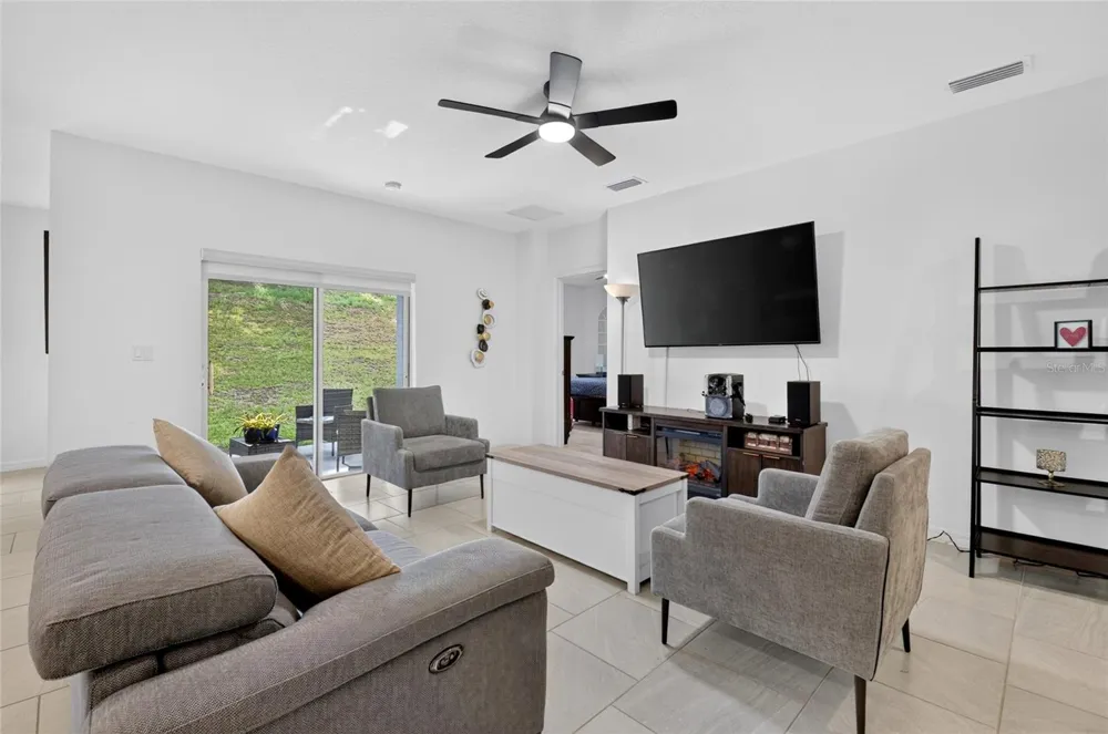 1181 STRATTON AVENUE Groveland, FL 34736