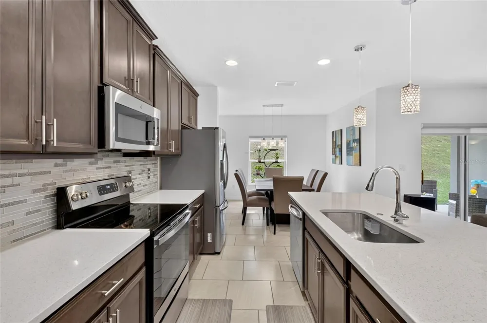 1181 STRATTON AVENUE Groveland, FL 34736