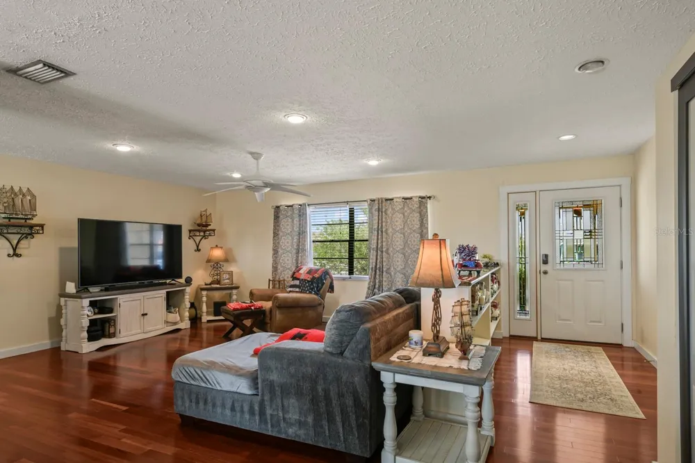744 FLAMINGO DRIVE Apollo Beach, FL 33572
