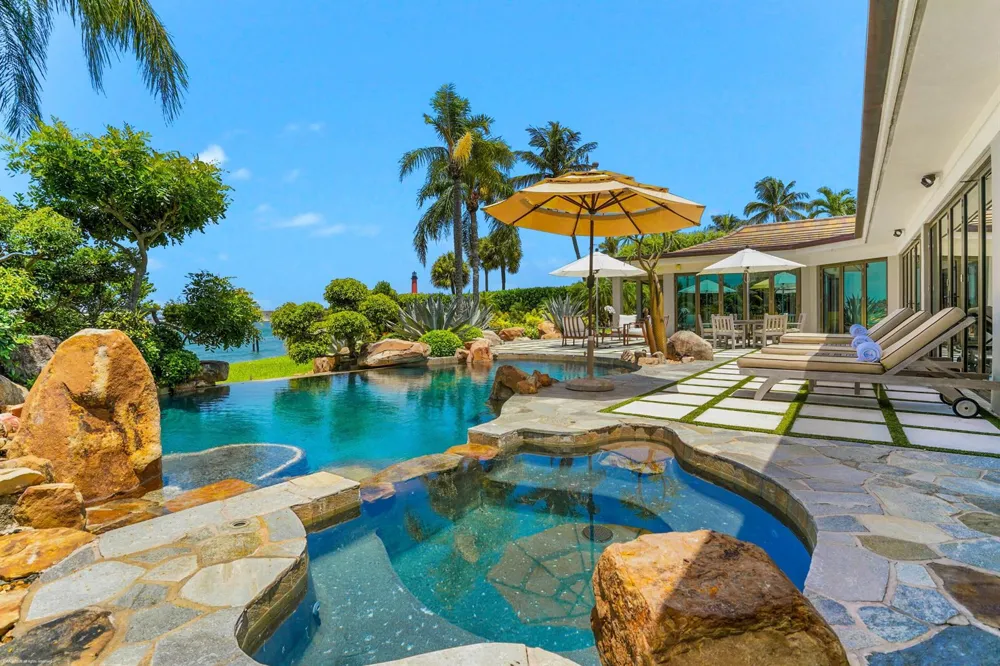 90 Lighthouse Drive Jupiter Inlet Colony, FL 33469