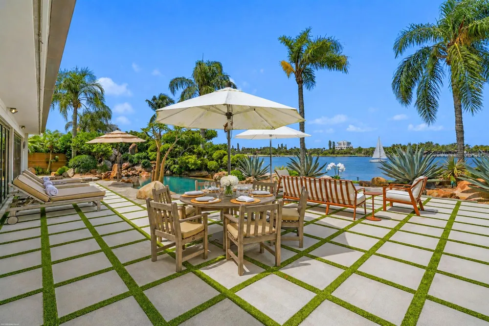 90 Lighthouse Drive Jupiter Inlet Colony, FL 33469