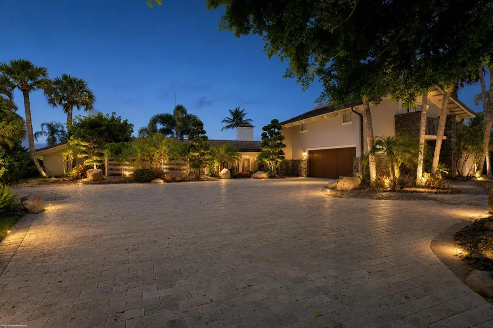90 Lighthouse Drive Jupiter Inlet Colony, FL 33469