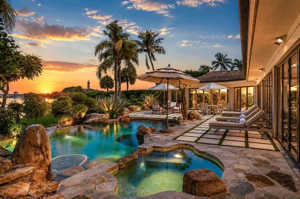 90 Lighthouse Drive Jupiter Inlet Colony, FL 33469