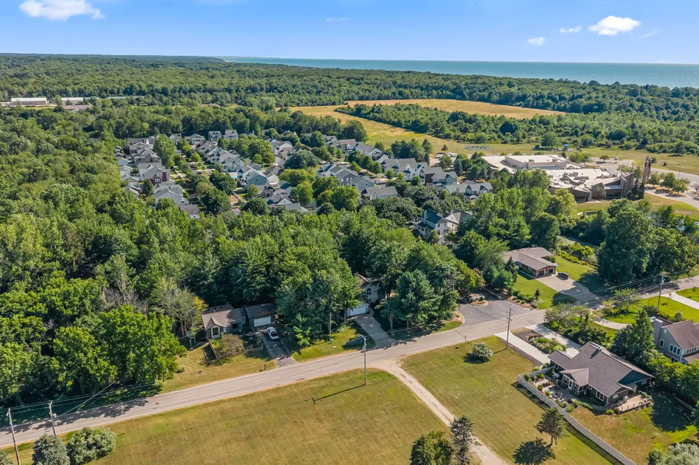 6806 Wiley Road Douglas, MI 49406