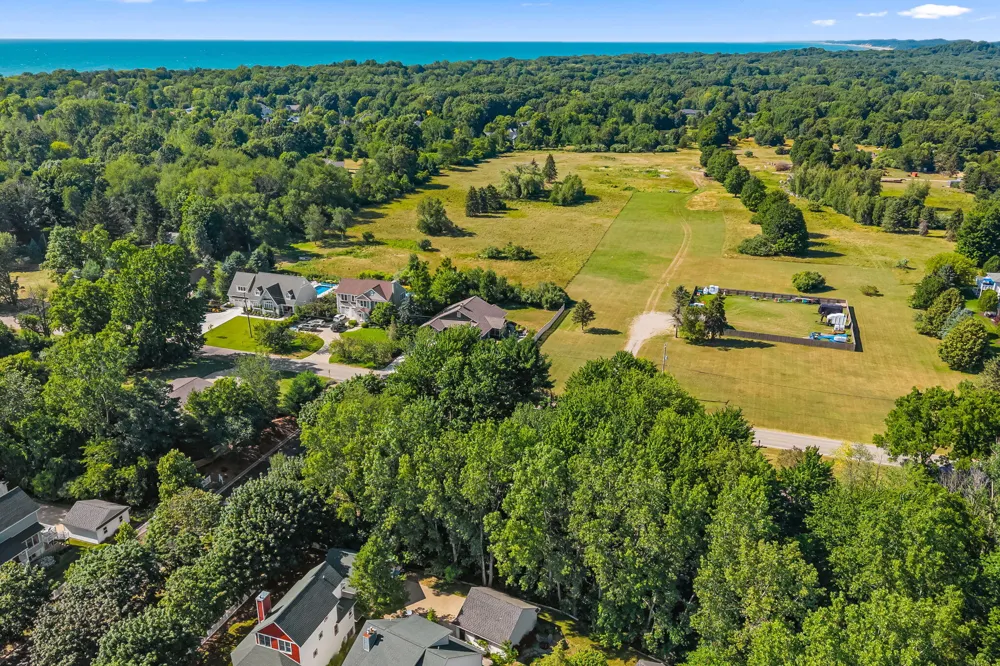 6806 Wiley Road Douglas, MI 49406