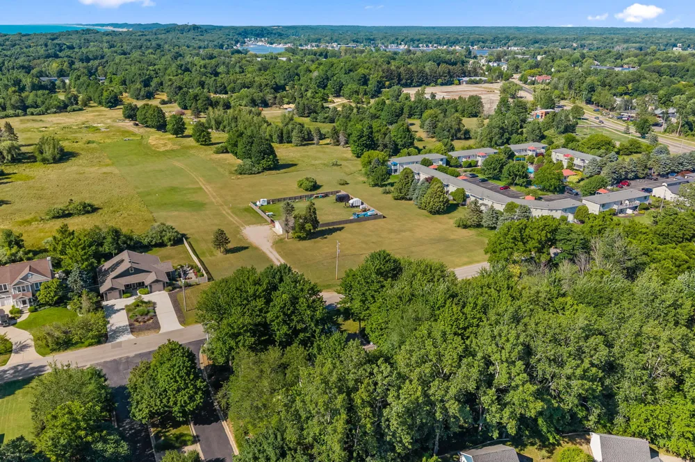 6806 Wiley Road Douglas, MI 49406