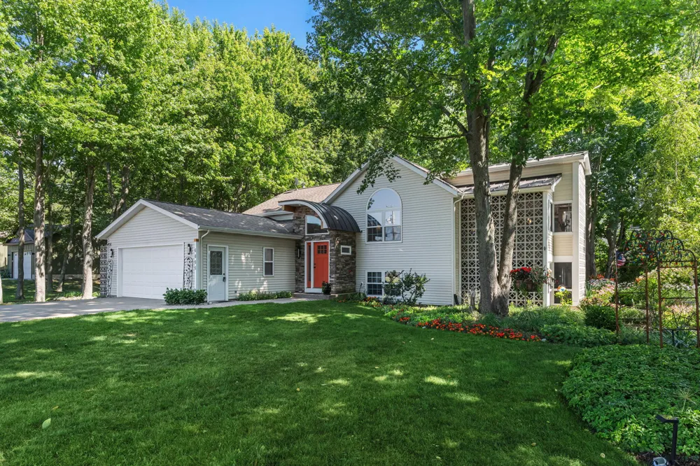 6806 Wiley Road Douglas, MI 49406