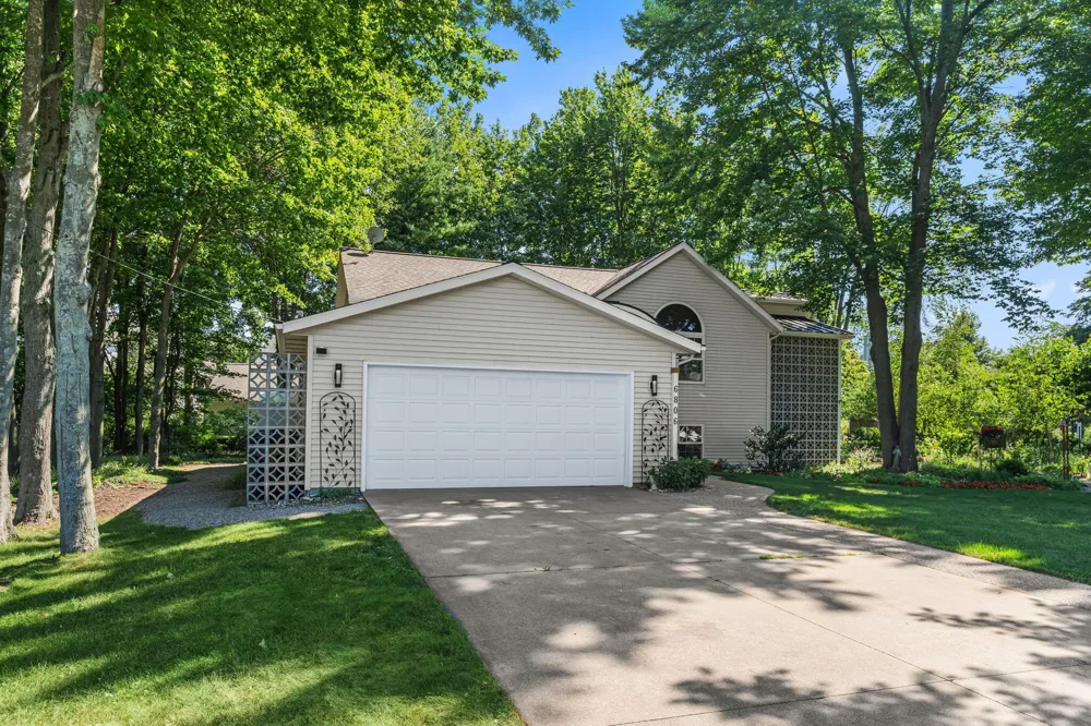 6806 Wiley Road Douglas, MI 49406
