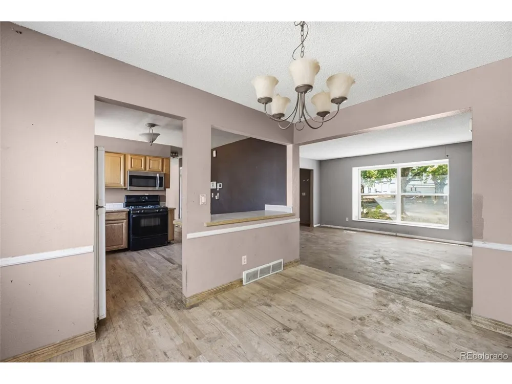 1404 S Vaughn Circle Aurora, CO 80012