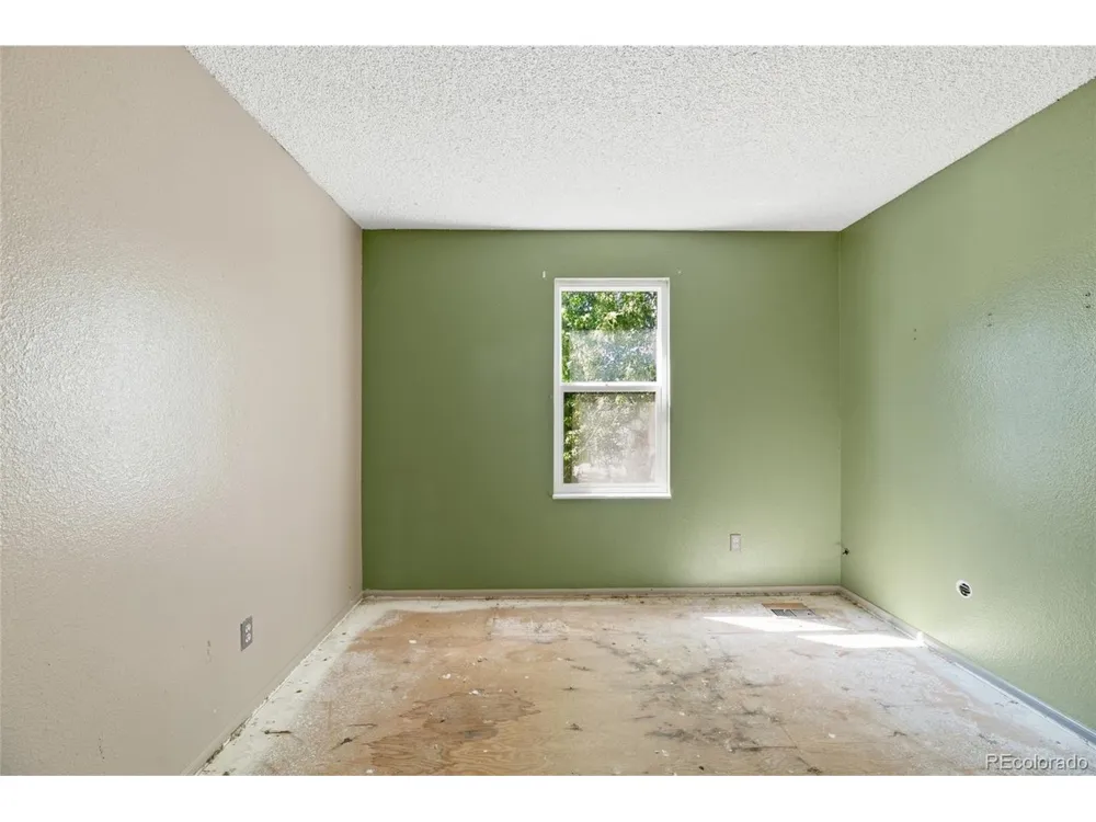 1404 S Vaughn Circle Aurora, CO 80012