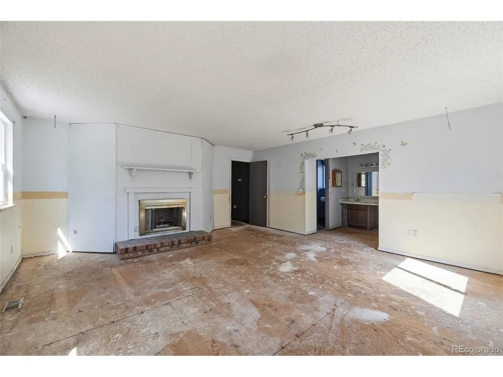 1404 S Vaughn Circle Aurora, CO 80012