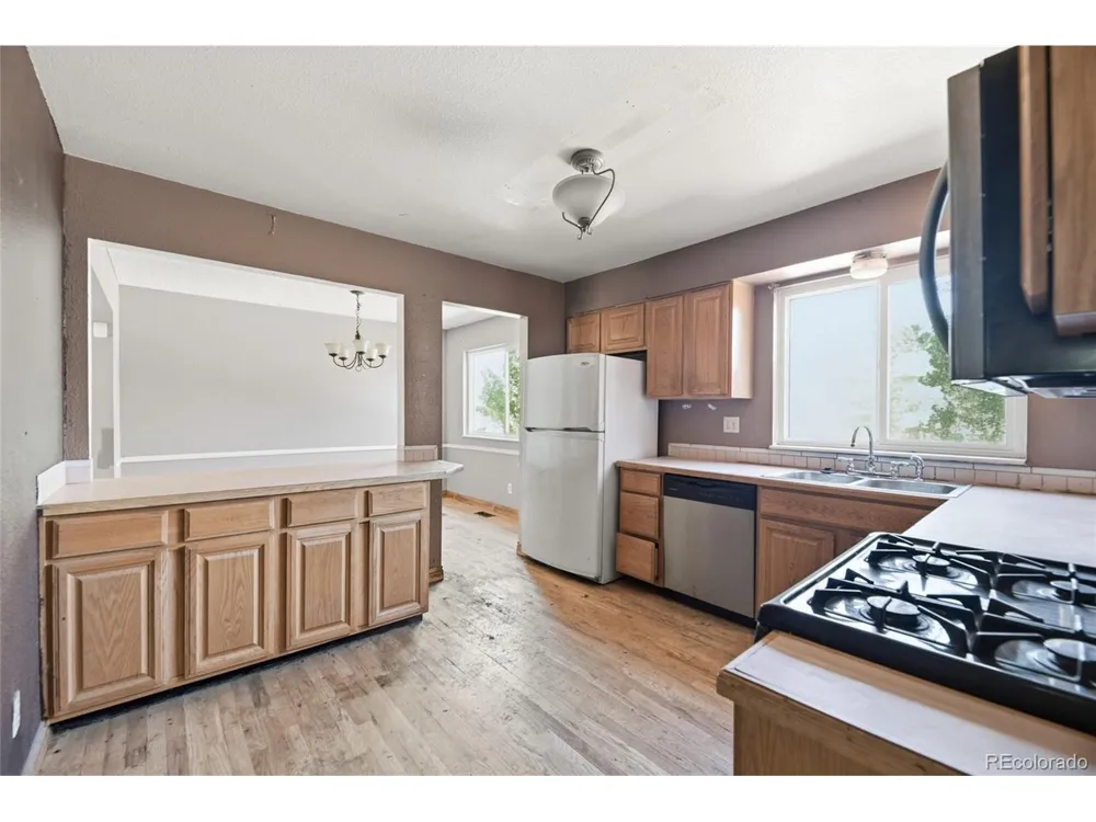 1404 S Vaughn Circle Aurora, CO 80012