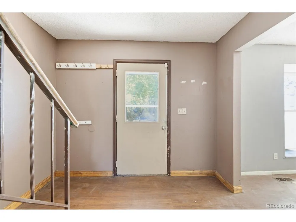 1404 S Vaughn Circle Aurora, CO 80012