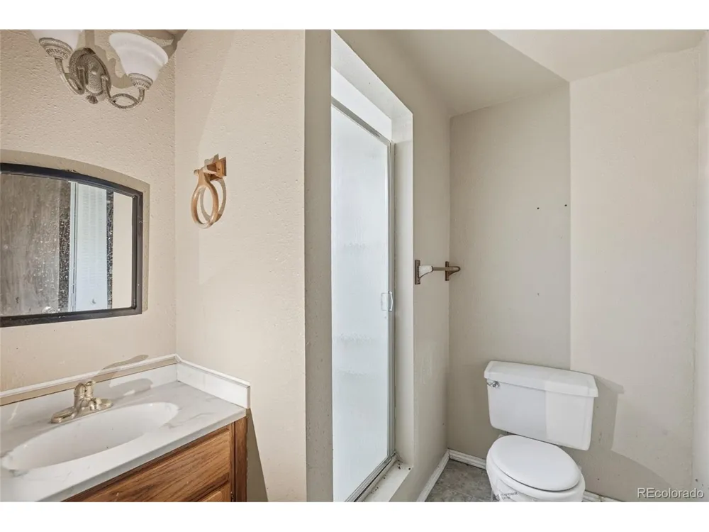 1404 S Vaughn Circle Aurora, CO 80012