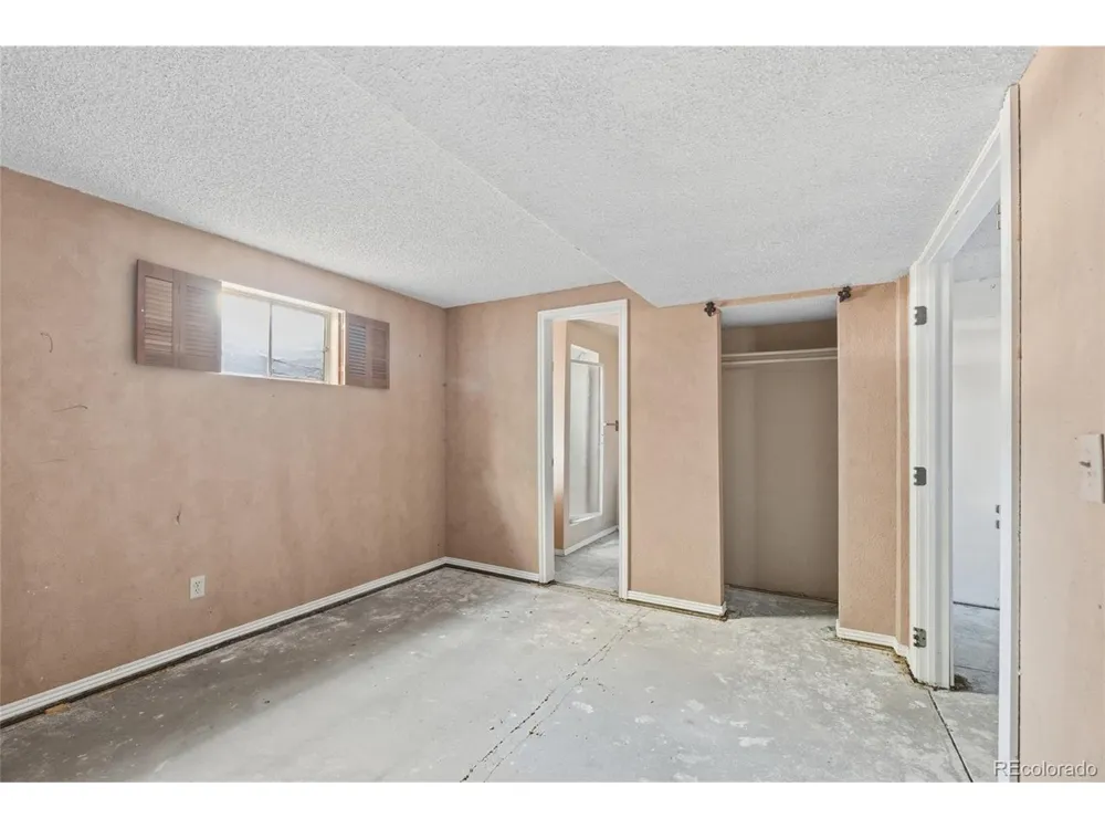 1404 S Vaughn Circle Aurora, CO 80012