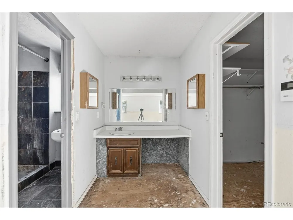 1404 S Vaughn Circle Aurora, CO 80012