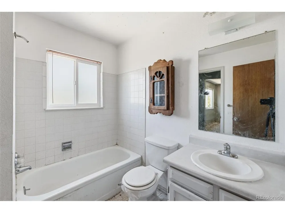 1404 S Vaughn Circle Aurora, CO 80012