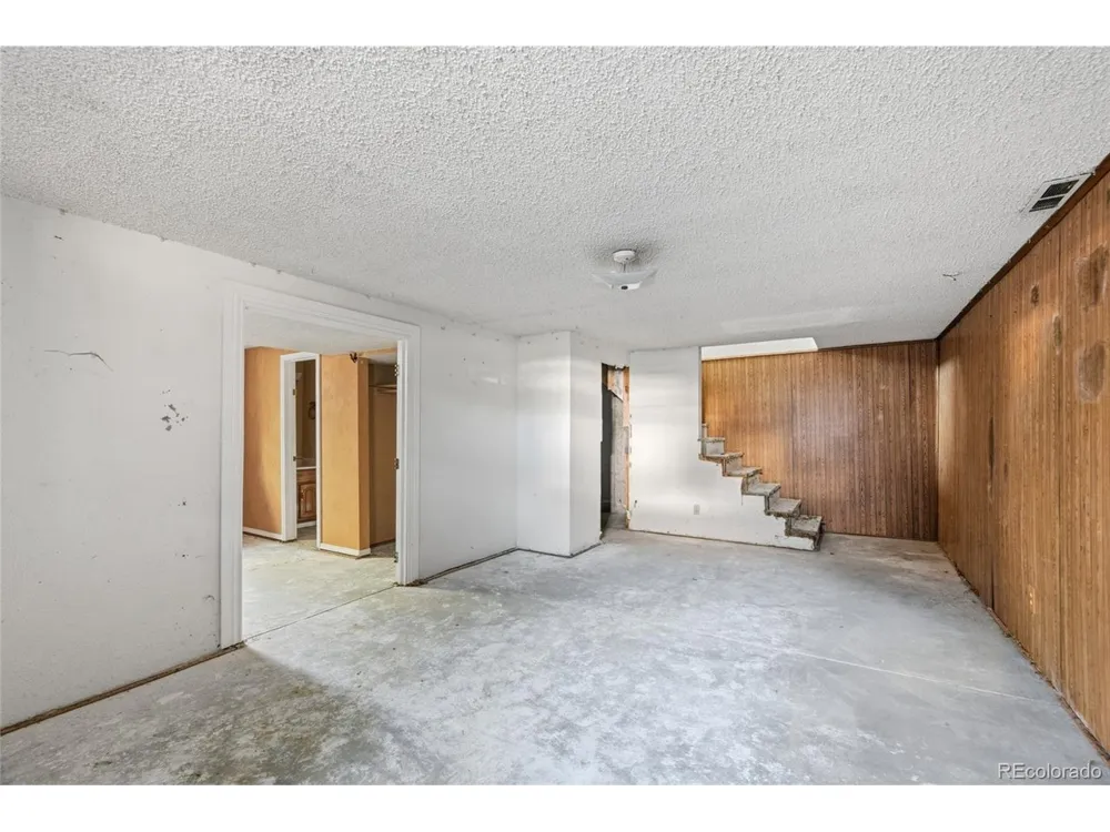 1404 S Vaughn Circle Aurora, CO 80012