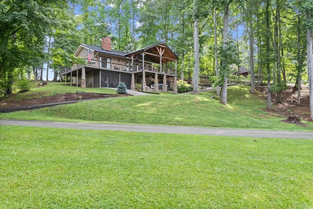 3755 Woods Creek Drive Young Harris, GA 30582