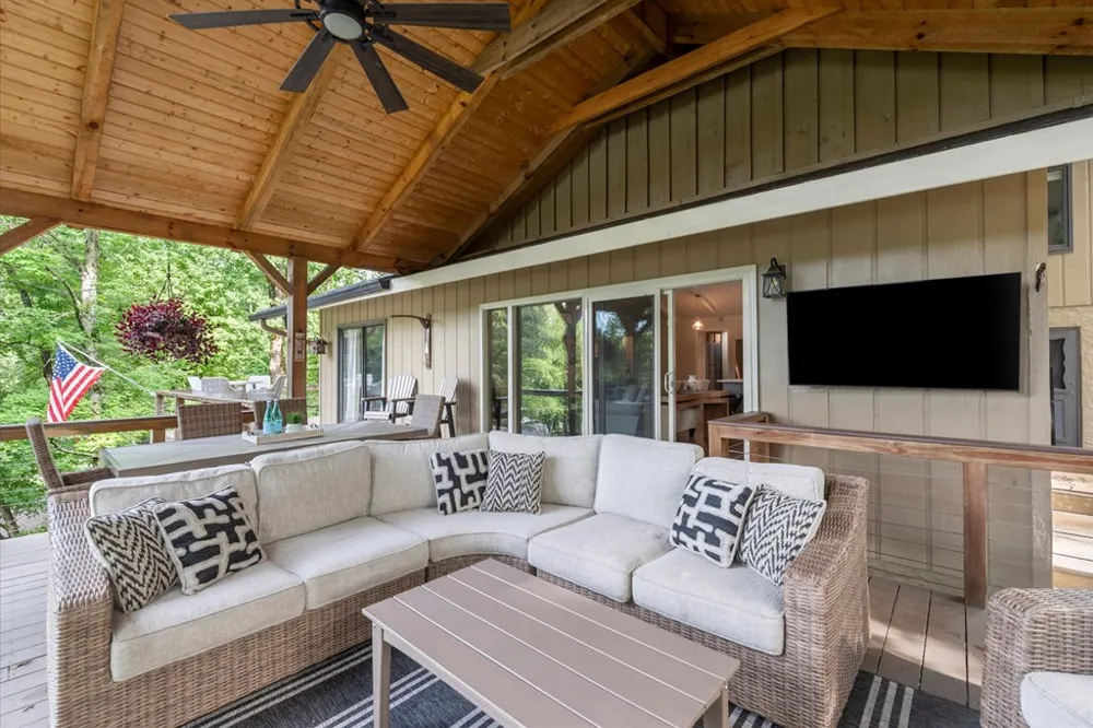 3755 Woods Creek Drive Young Harris, GA 30582