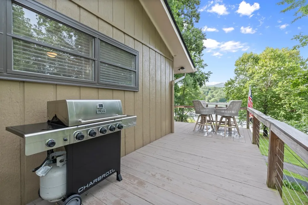 3755 Woods Creek Drive Young Harris, GA 30582
