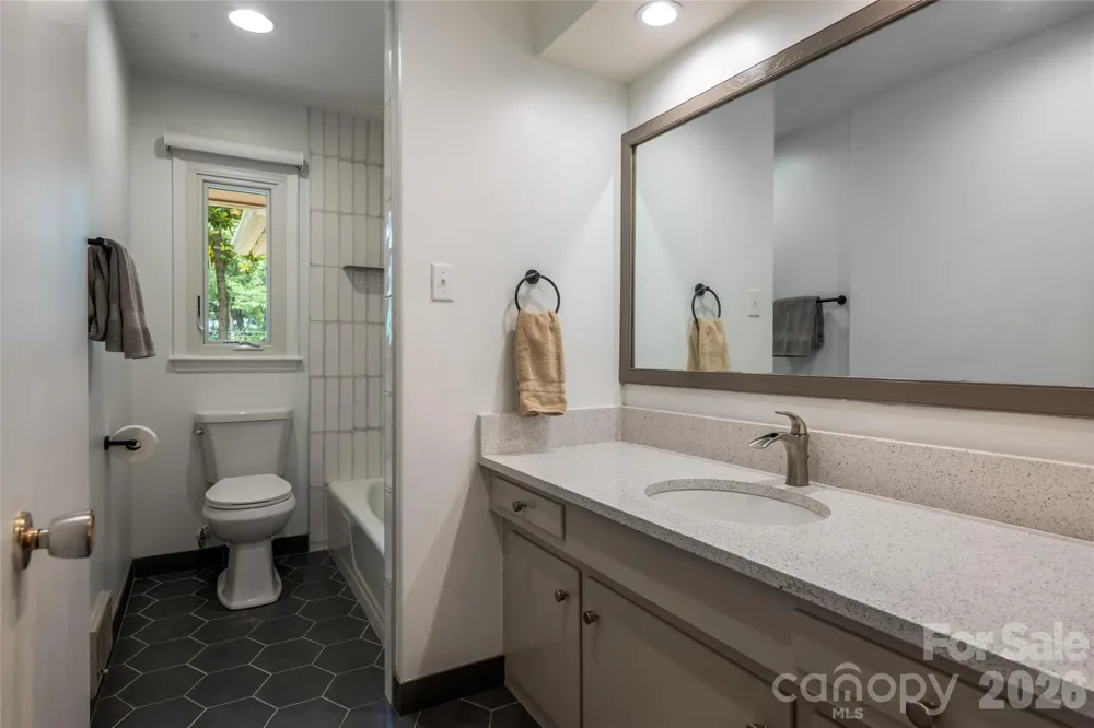24 Amherst Road Biltmore Forest, NC 28803