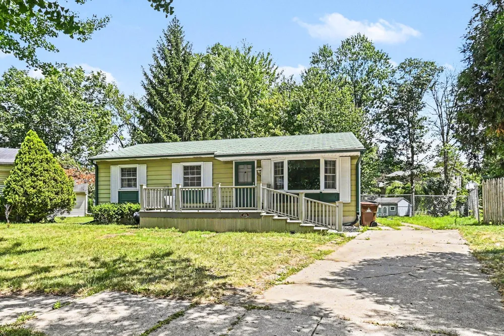 234 Trinity Circle Lansing, MI 48911