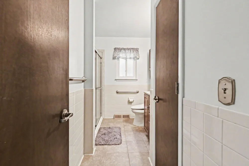 234 Trinity Circle Lansing, MI 48911