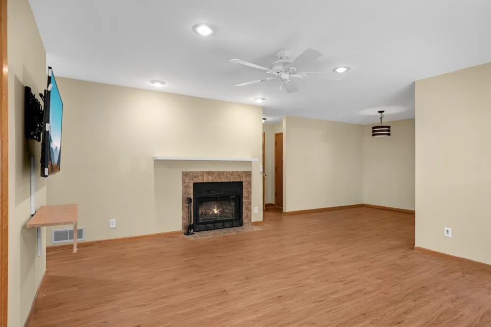 4361 Buckingham Court #1207 Vadnais Heights, MN 55127