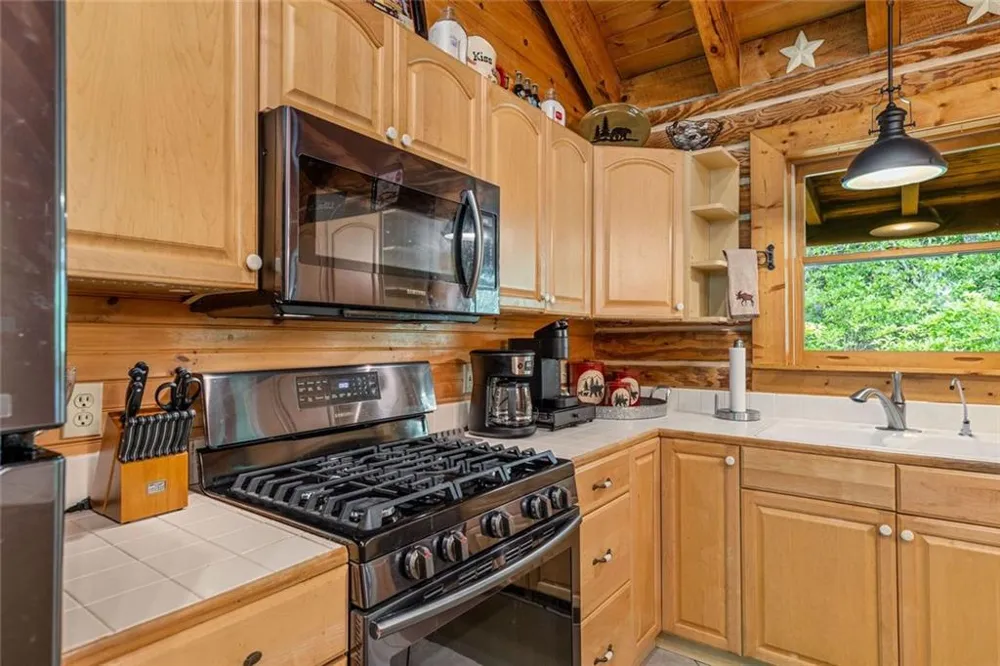 154 Summer Lane Clayton, GA 30525