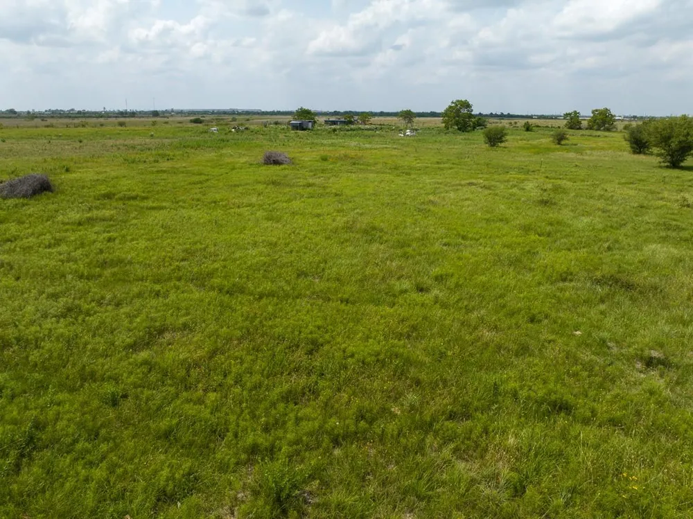 1 Wolchik Road Sealy, TX 77474