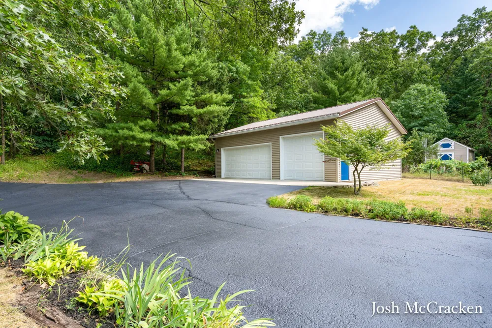 9665 Black Oak Drive Lowell, MI 49331