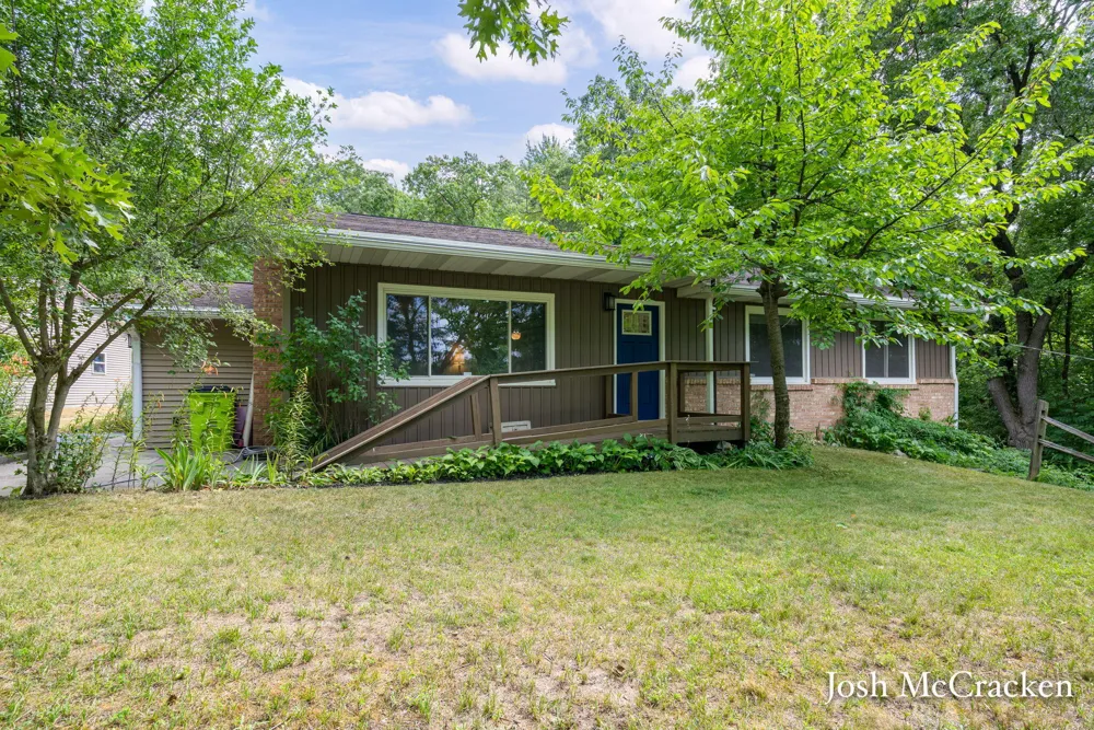 9665 Black Oak Drive Lowell, MI 49331