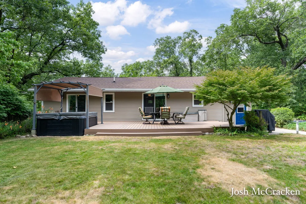 9665 Black Oak Drive Lowell, MI 49331
