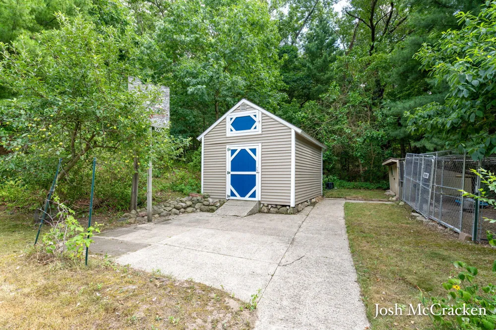 9665 Black Oak Drive Lowell, MI 49331