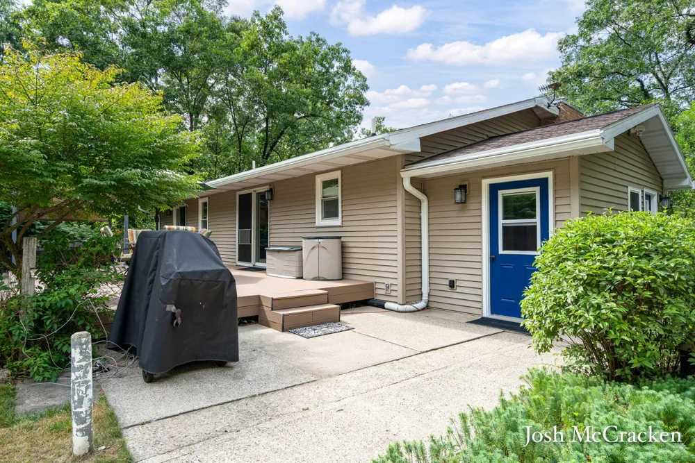 9665 Black Oak Drive Lowell, MI 49331