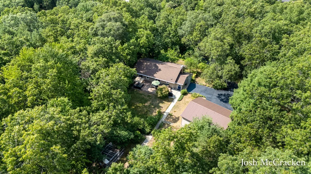 9665 Black Oak Drive Lowell, MI 49331