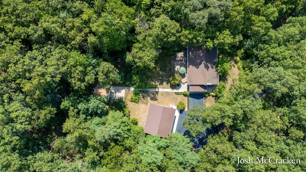 9665 Black Oak Drive Lowell, MI 49331
