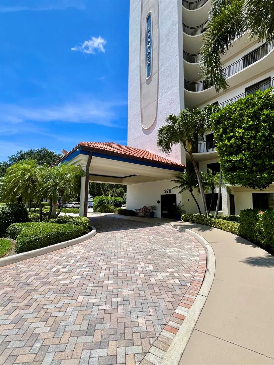 370 GOLFVIEW ROAD #302 North Palm Beach, FL 33408