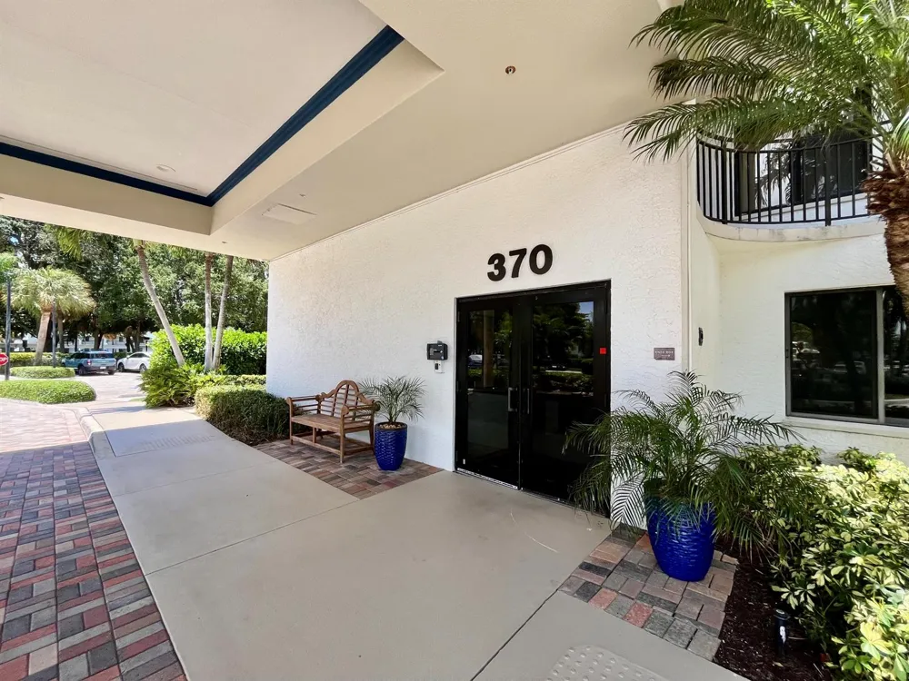 370 GOLFVIEW ROAD #302 North Palm Beach, FL 33408