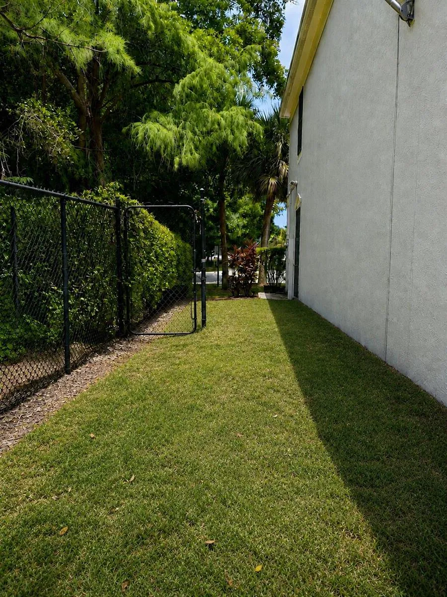 3373 CONFETTI LANE #77-8 Margate, FL 33063