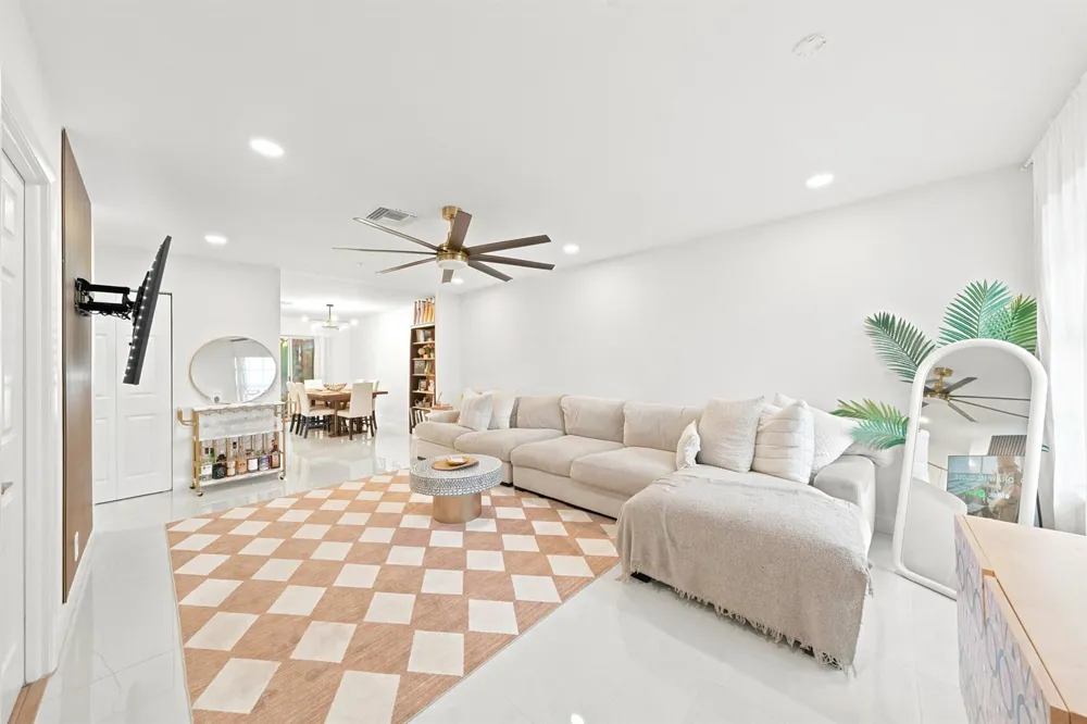 8026 SW 20TH COURT Davie, FL 33324