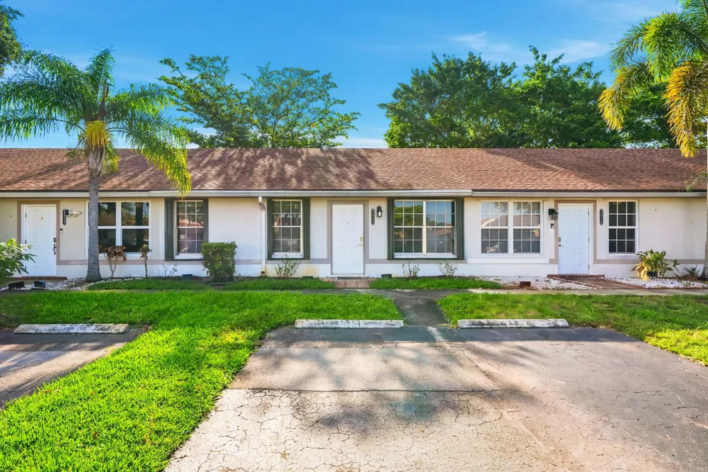 8026 SW 20TH COURT Davie, FL 33324